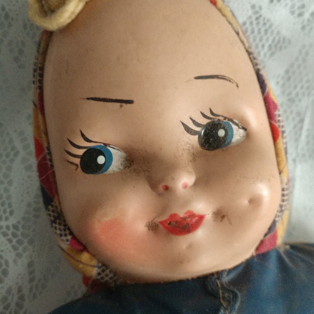 Vintage 1940s Plastic Face Carnival Prize Doll - Picture 2 of 9